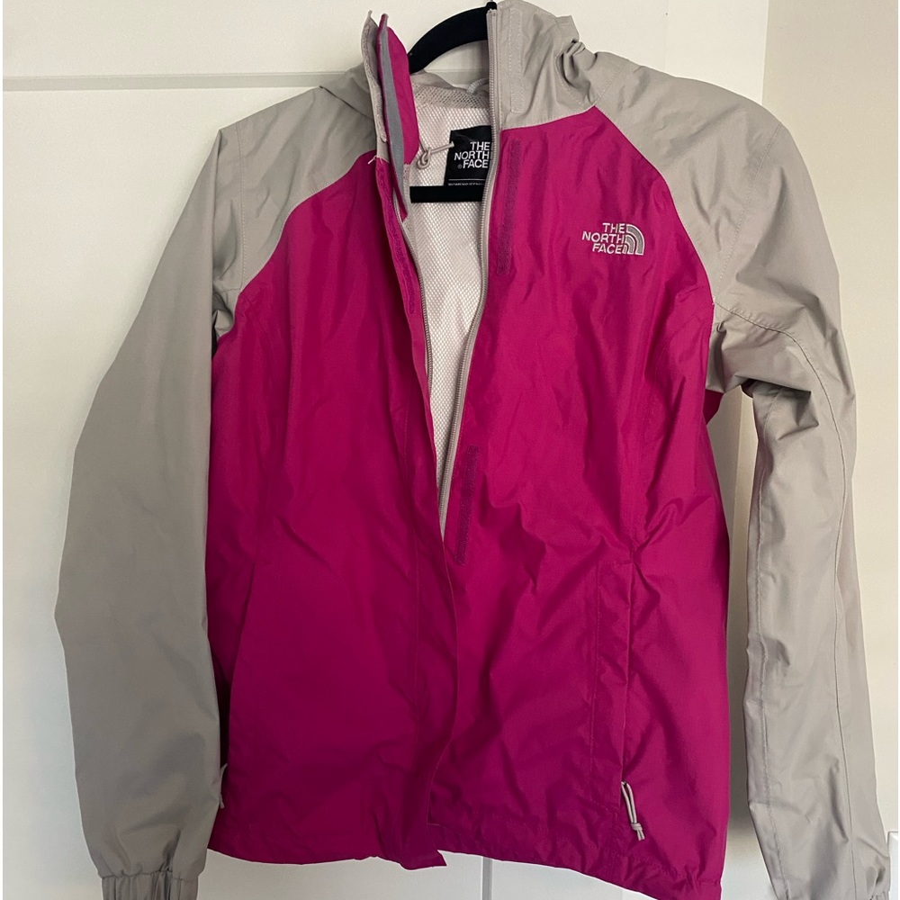 Women’s North Face Dry Vent waterproof jacket. Size Small.